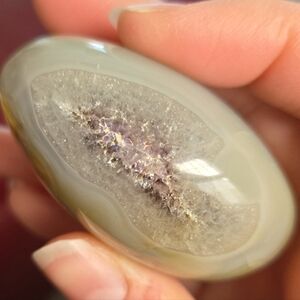 Quartz/Amethyst Agate Palm Stone